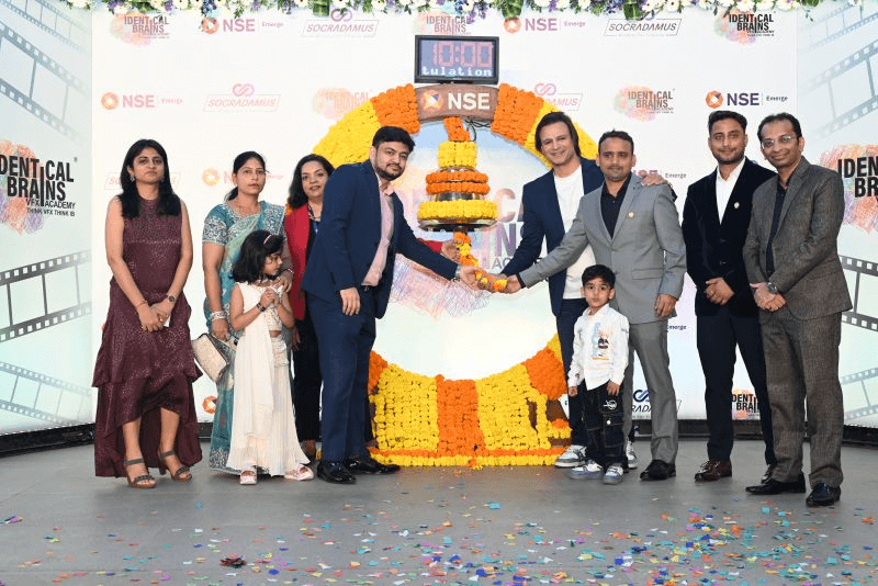 Team presenting the Invicta app during the launch event, showcasing the platform's features.